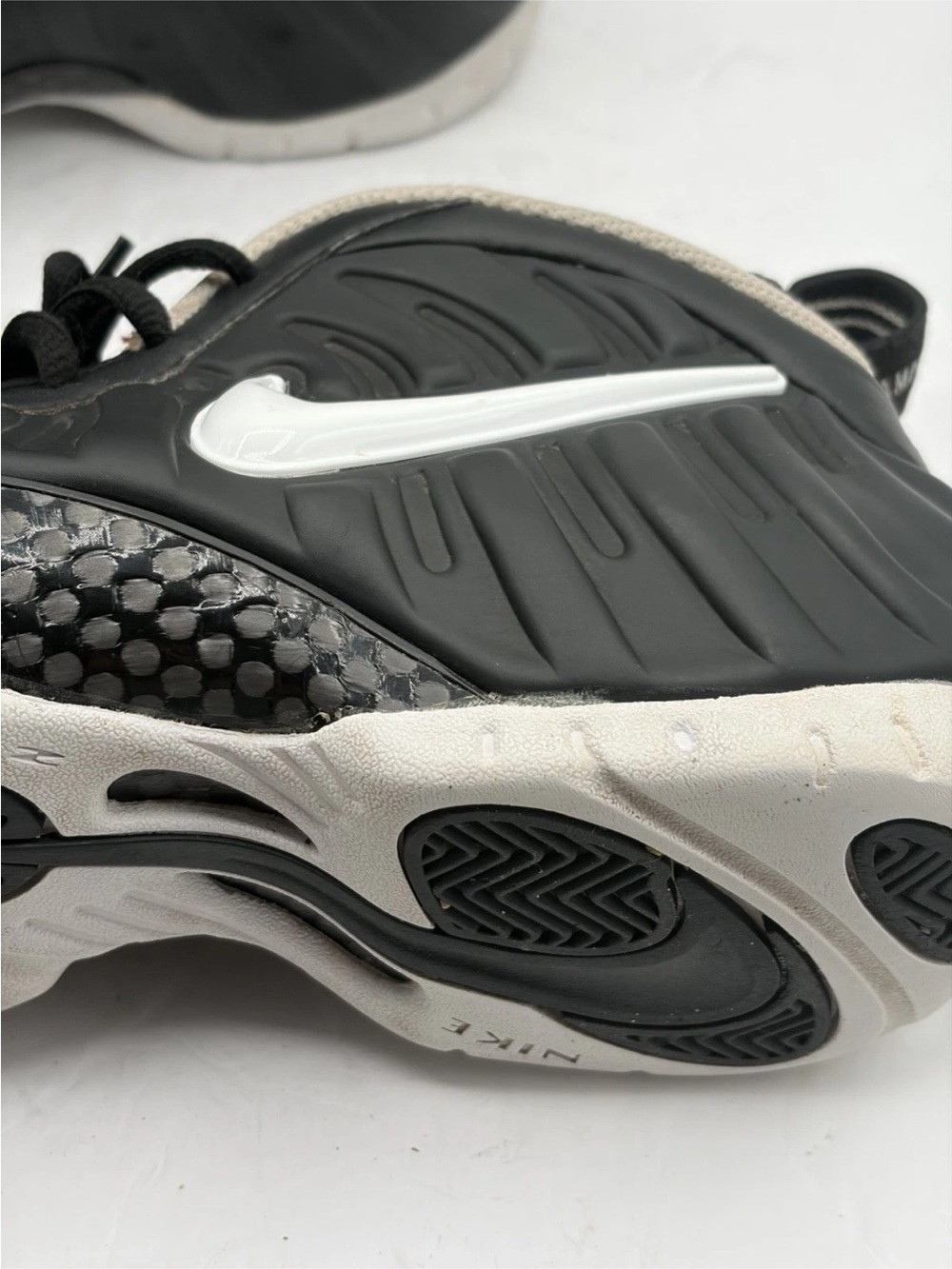 Nike Foamposite Pro “Dr. Doom” Black/White 624041-006 Men’s Size 8.5 - Picture 12 of 16